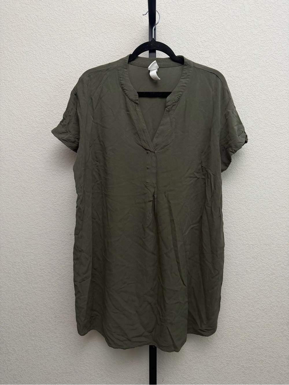 H&M Women’s Olive Green V-Neck Short Sleeve Tunic